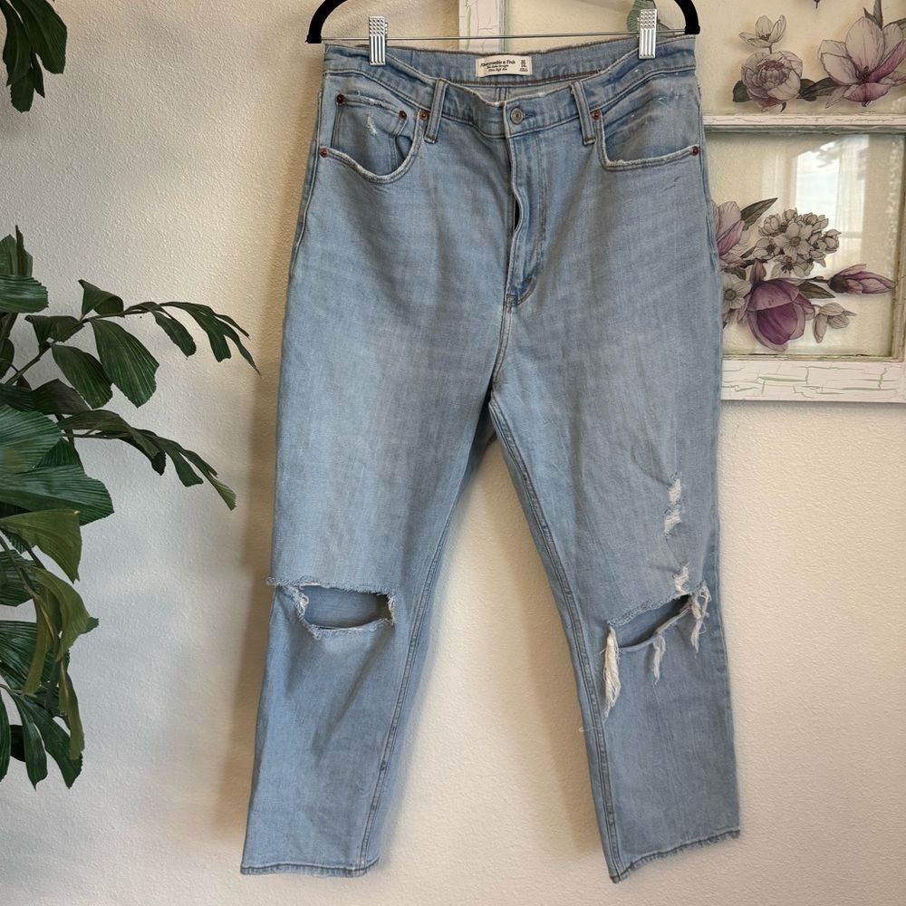 Abercrombie & Fitch Relaxed Jeans Sky Blue Distressed Size 14